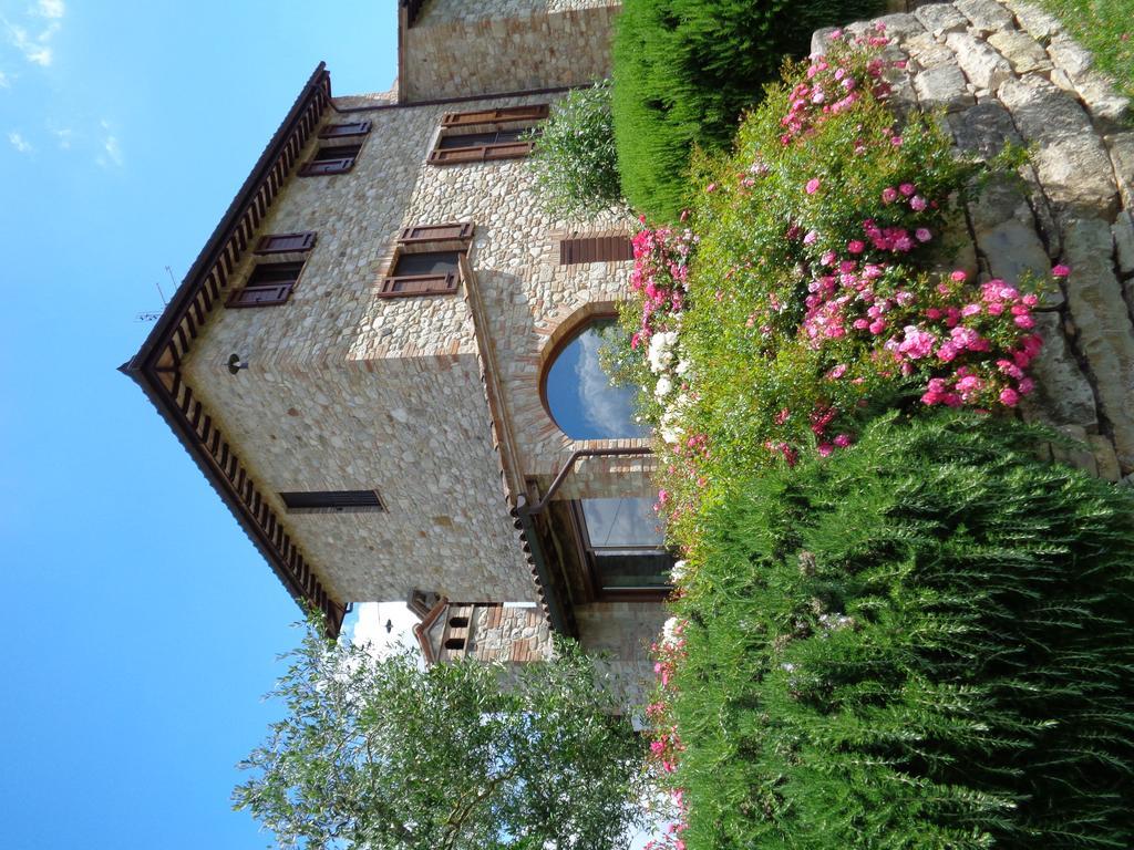 Agriturismo La Torraccia 토티 외부 사진