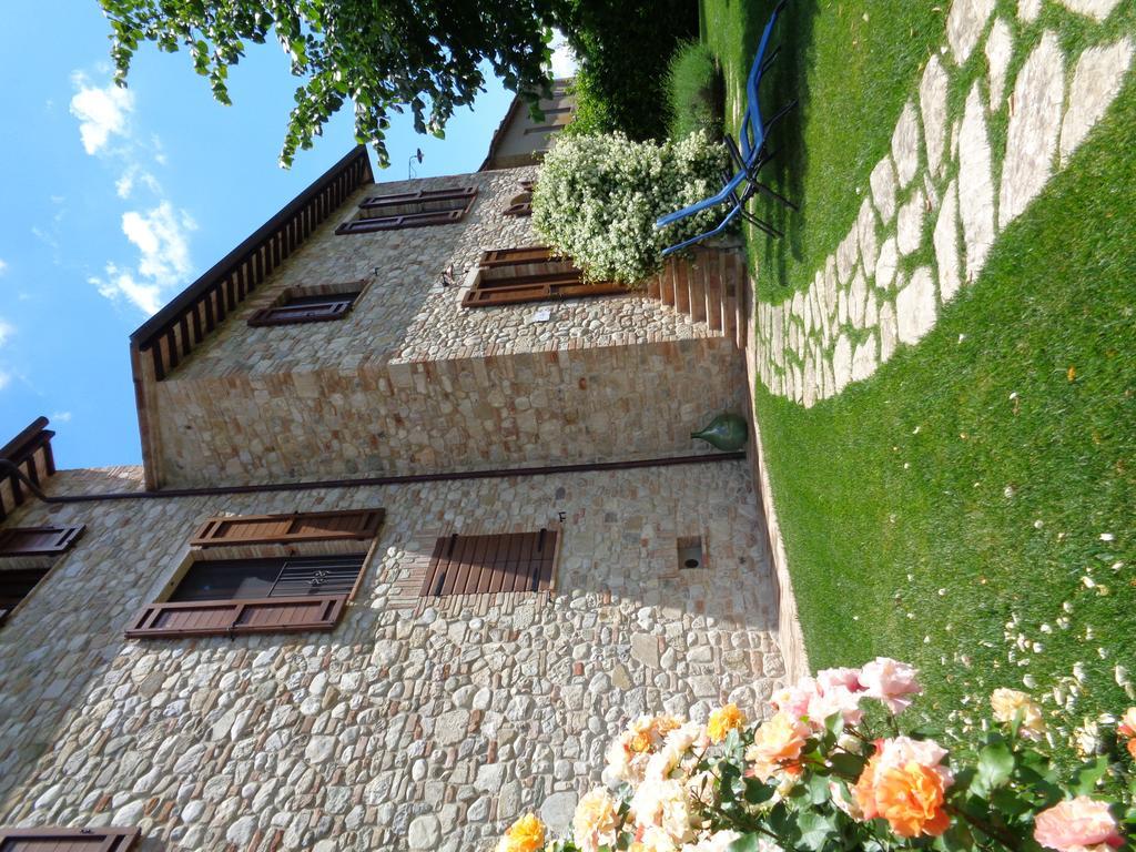 Agriturismo La Torraccia 토티 외부 사진